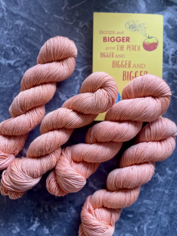 Bigger and Bigger Grew the Peach - Roald Dahl Collection